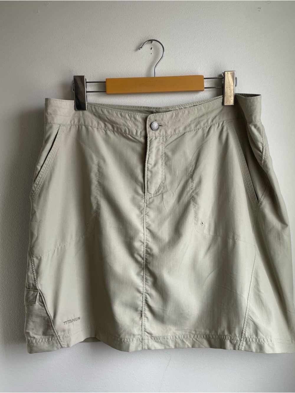 Columbia Beige Skort Omni Dry size 10-Outdoor-GORP